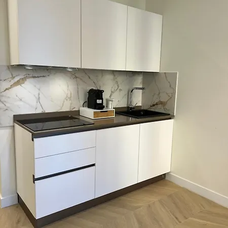 Vittoria's Luxury Rom